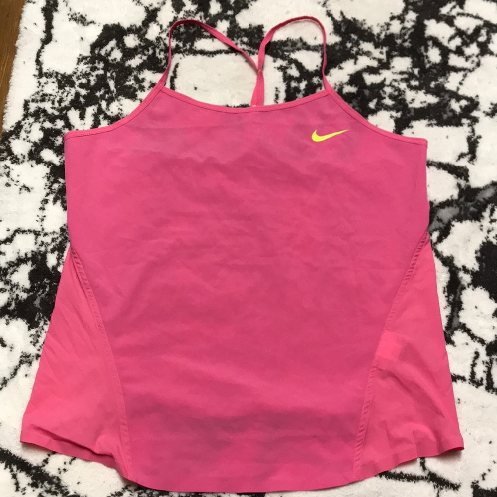 Nike die-fit tank.
